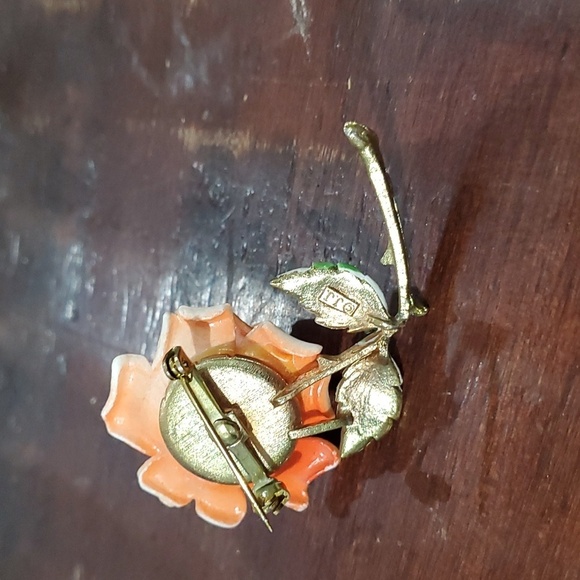 VINTAGE GES GESCH ORANGE ROSE PIN STAMPED CJJ GREENLEAVES GOLDTONE FLORAL - Picture 6 of 10